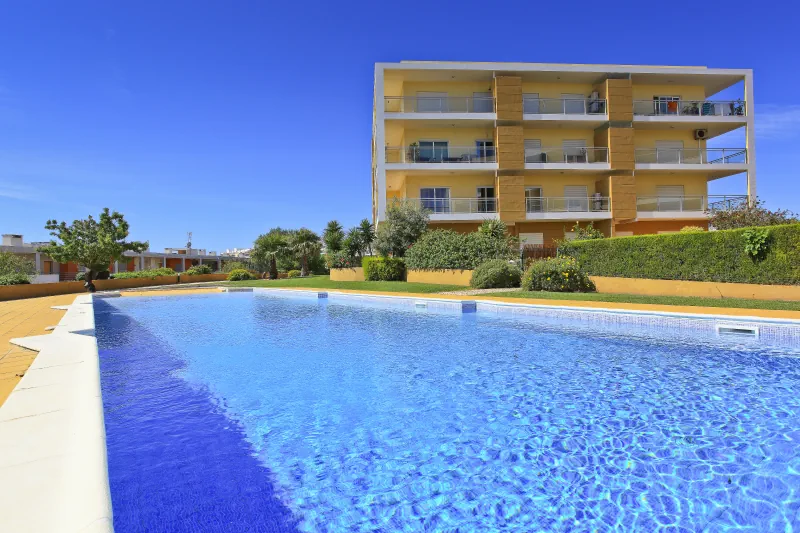 Het grote zwembad van Vila Arade